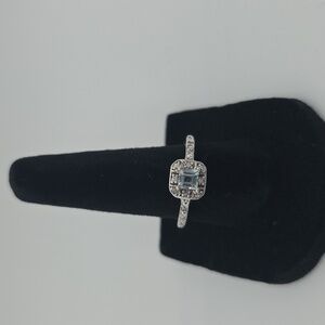 AVON - Elegant Silver and Aquamarine Gemstone Ring
